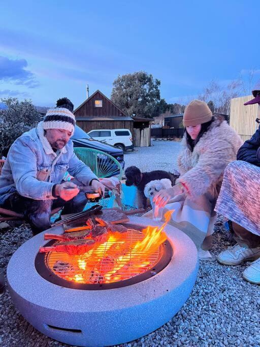 Alpine Chalet - Views, Fire-Pit, Central, Cosy ワナカ エクステリア 写真